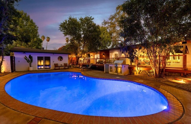 Ultimate LA Villa: Htd Pool, Ping Pong, BBQ, Gym