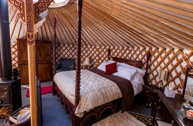 Ultimate Luxury Yurt Experience With Hot Tub - Meadow Yurt