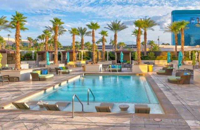 Ultimate Vegas Trip with Sphere View, Pool and Gym