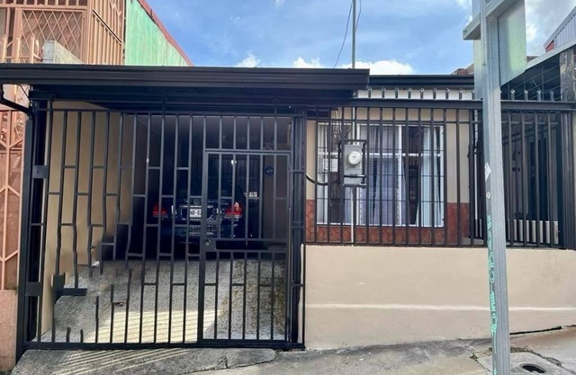 Una Casa de 3 cuartos y 2 baños centralmente ubicado a San Jose.