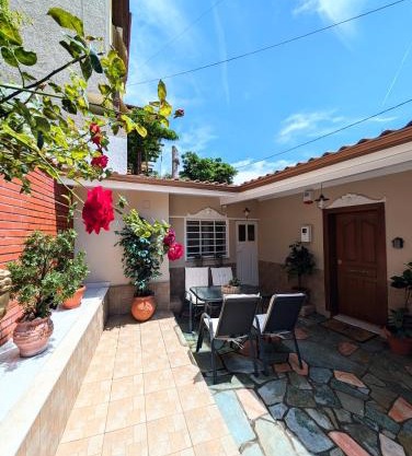 Under Castle Walls cottage