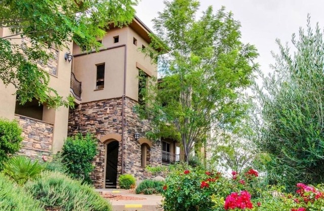 Under the Tuscan sun - your Italian villa awaits!