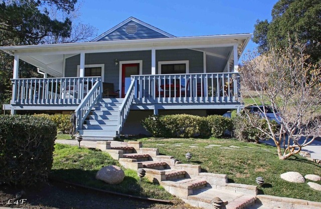 Unique and tranquil Country Cottage minutes from civilization