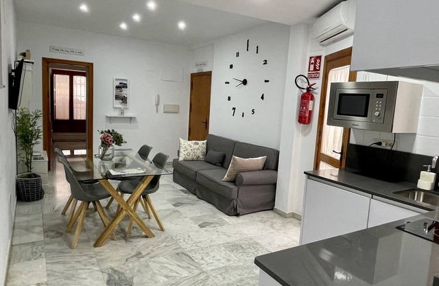 Unique Apartment in Córdoba's Historic Jewish Quarter, 5-Min Walk to Mosque-Cathedral