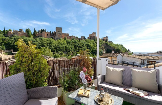 Unique Apartment with Stunning Alhambra Views