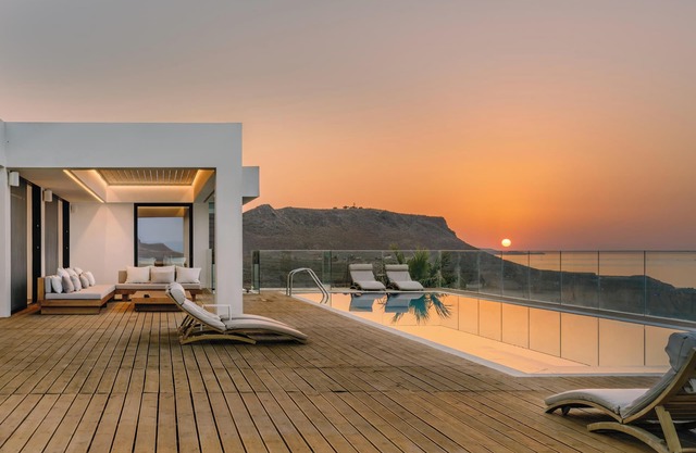 Unique Architecture, Sea view, 5* Luxury Amenities