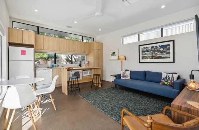 Unique Design 1-bedroom Apartment - 80 Walkscore!