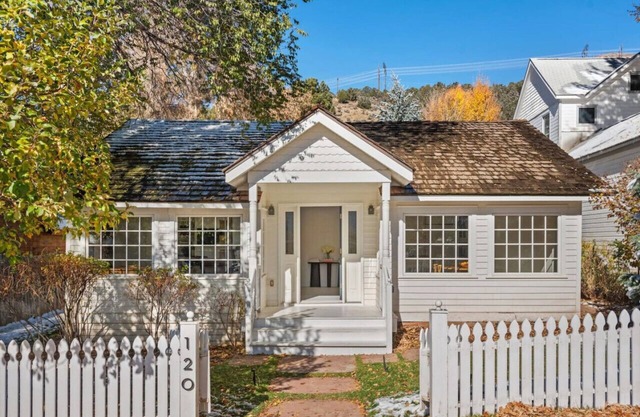 Unique Downtown Basalt Cottage