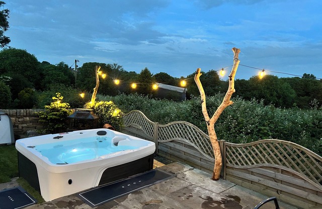 Unique getaway, surrounded by fields close to two great pubs.