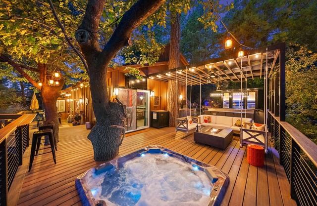 Unique Modern Cabin w/spa, dry sauna