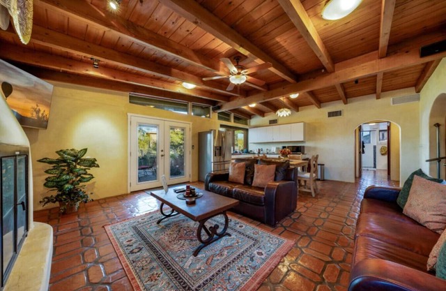 Unique Property/2 BR 1 BA/Patio/Kitchenette