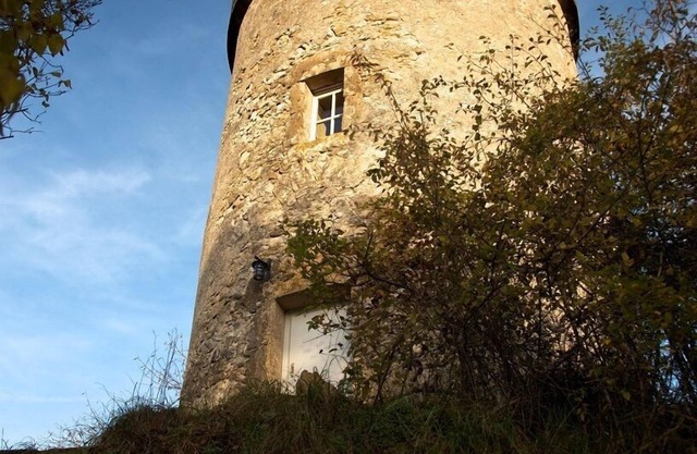 Unique renovated tower, sleeps 2 set among vines near St Emilion