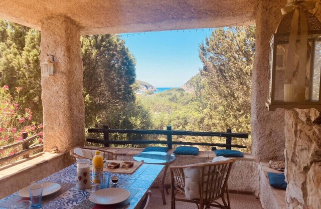 Unique Villa with sea view terrace and private path to the beach