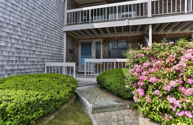 Unit 25 Poolside 2BD-A/C, Private Balcony, Association Beach & Pool