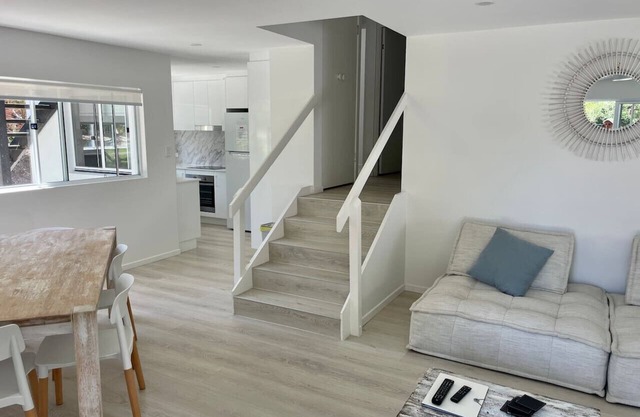 UNIT 3, Henderson,sunshine beach,100m beach,