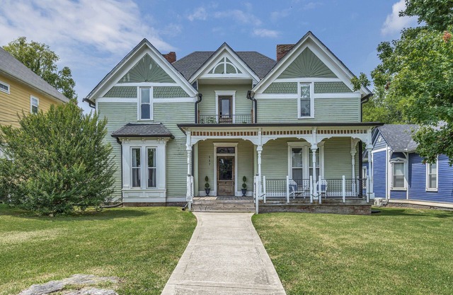 Unit #4 117 Marion St