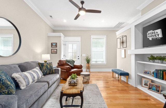 Unit #5 638 Madison St