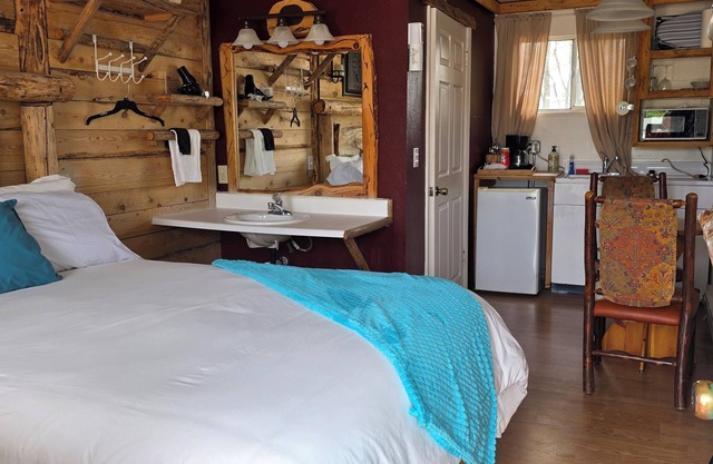 Unit 6 at the Cedaredge Lodge – "Where Quiet Moments Become Lasting Memories”