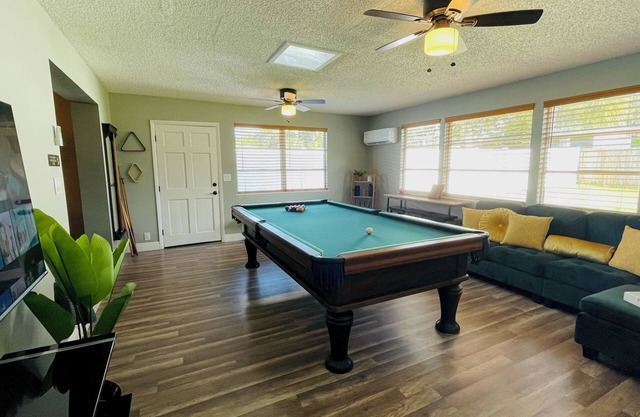 Unleash the Fun: Kayaks, Pool Table, Fishing Poles, and Ping Pong Table, Smoker