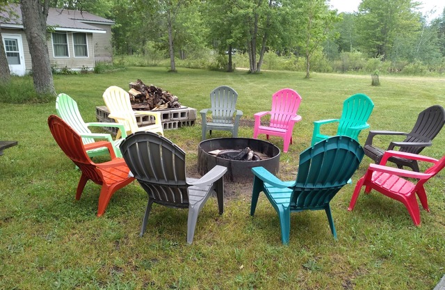 Unplug from wi-fi & phones. Great location for gathering or watching nature.