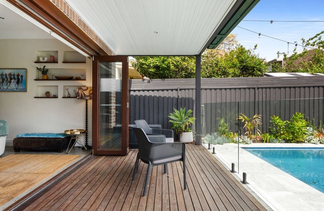 Unreal Coogee Beach 4-Bed Home with Swimming Pool