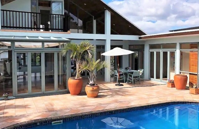 Unwind @ 5-Star Ensuite with Sea View and Pool