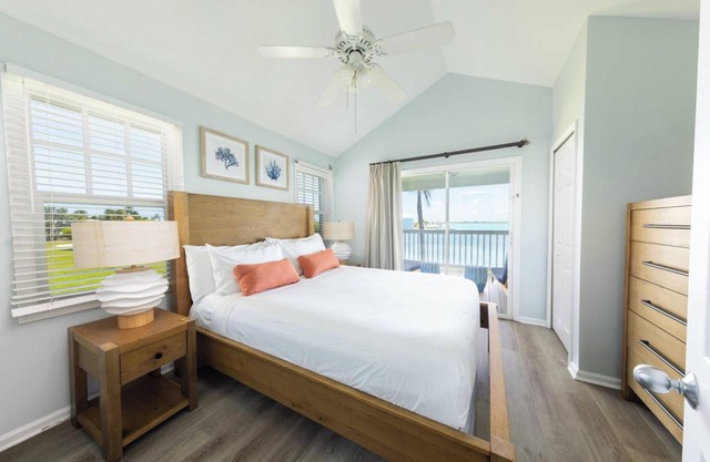 Unwind and Relax! Amazing Unit w/Spacious Living Room, Balcony, Onsite Pool