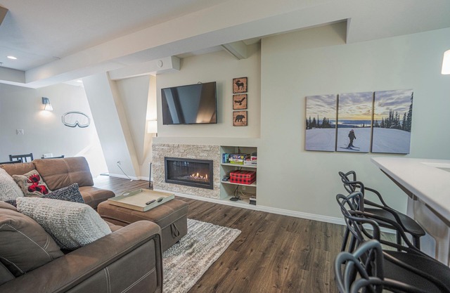 Unwind at Silver Star | Cozy 2BR, ski-in/ski-out, hot tub!
