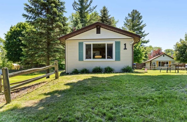Unwind by Chippewa Lake—w/indoor pickleball court!