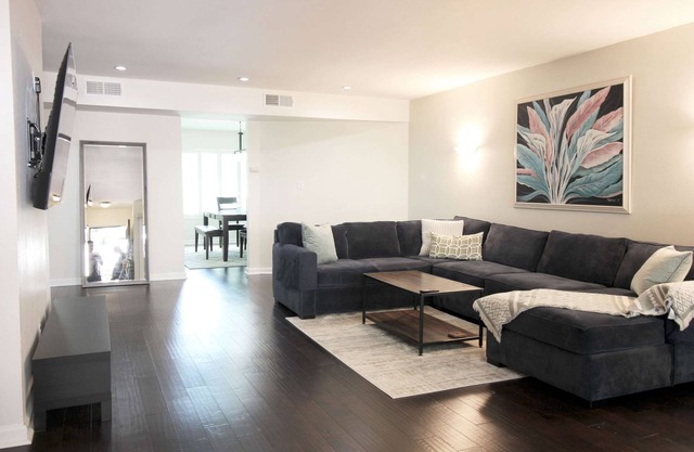 Unwind in Style, Modern, Secure & Centrally Located