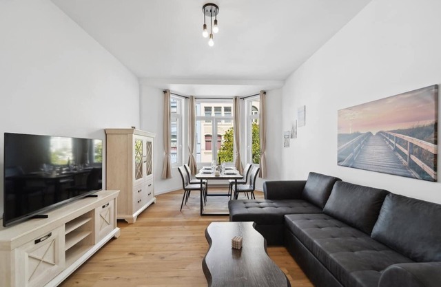 Up to 6 people close to the center