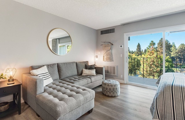 Updated Condo with Deschutes River View