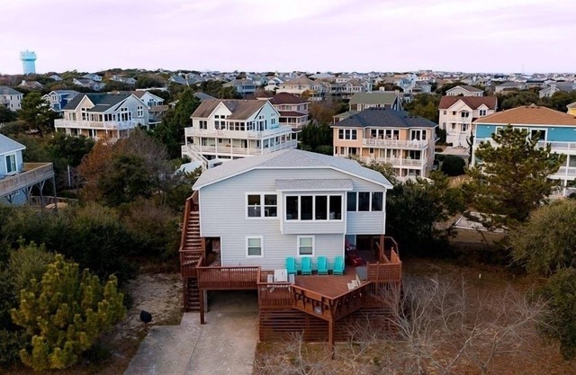 Updated, cozy cottage in Duck – 4 bedrooms, in town & oceanside w/views!