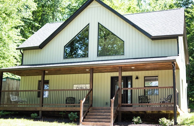 Updated Getaway in the hills of southern Indiana. Minutes from Starve Hollow SRA