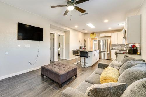 Updated Home 2 Mi to Downtown Texarkana!
