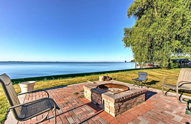 Updated Lake St. Clair Cottage w/Shared Amenities