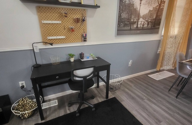 Updated Modern 2 Bed/1 Bath Urban Bungalow in North City.10 Mins to Downtown STL