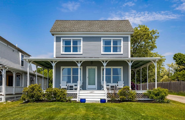 Updated seaside home near the beach with grill, ocean & beach views, AC, porch