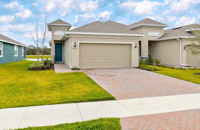 Updated townhome with a lake-view patio, pool & gym access, AC - dog-friendly