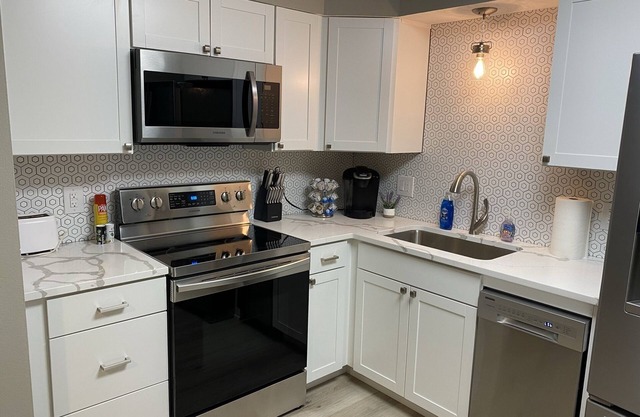 ✨Updated Upstairs Space 5 min to Browns Park🛹🏐🏀 💦1