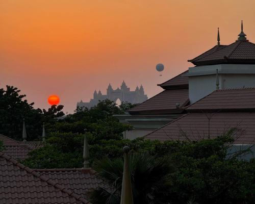 Upgraded 2BR - Beachfront - 5 Star Resort