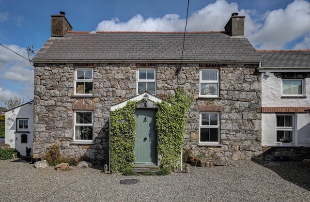 UPPER CALFFIELD FARMHOUSE, pet friendly in Haverfordwest