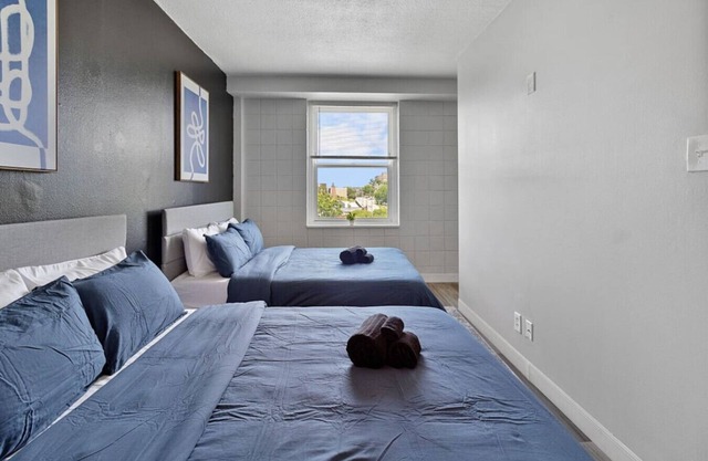 Upscale 2 Bed Suite — Mins to Downtown Cincinnati!