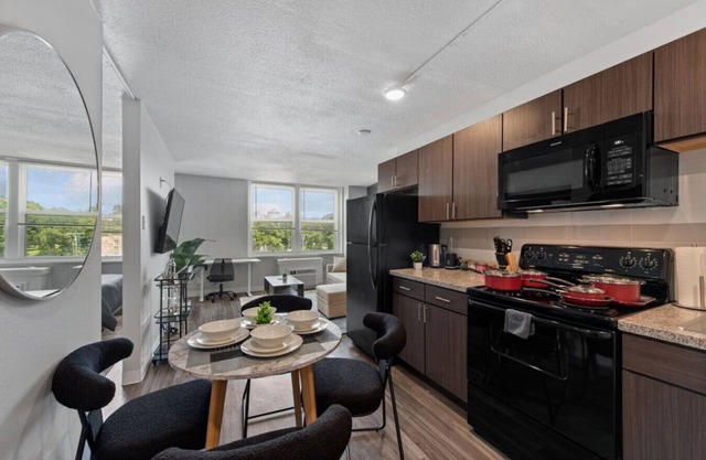 Upscale 2 Bed Suite — Mins to Downtown Cincinnati!