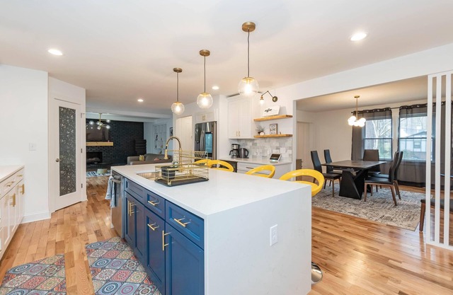 Upscale 4 bedroom villa with large fenced backyard