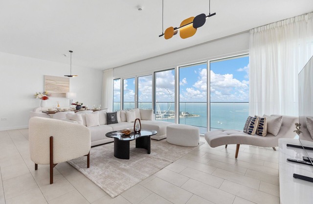 Upscale Apt w/Open Sea and Bluewaters Vws in JBR