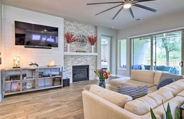 Upscale Austin Area Escape: Families Welcome!