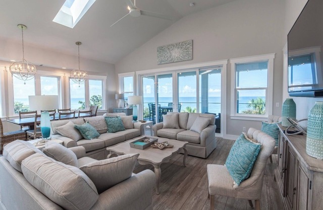 UPSCALE HOME/GULF FRONT/ELEVATOR/STATE PARK VIEWS!
