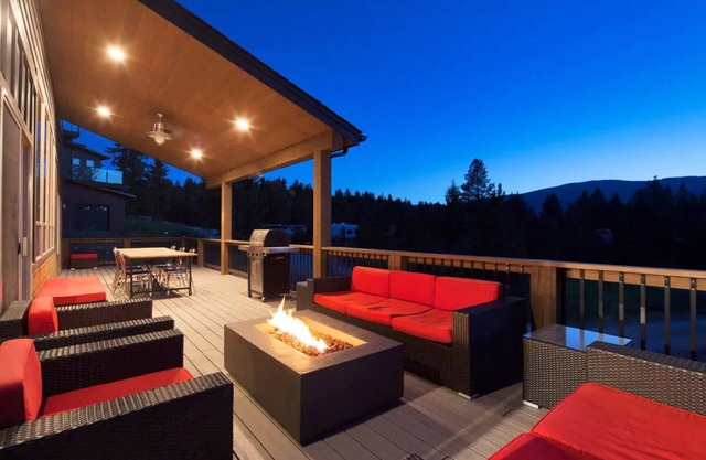 Upscale Lake House! 2 King Master Suites! Kayaks,Bikes,Basketball,EV/RV plug-in!