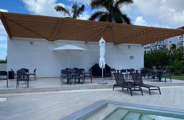 Upscale Studio in Maho St. Maarten. Walking distance to beach. Near airport!n